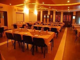 Hotel Indralok Junagadh Ngoại thất bức ảnh